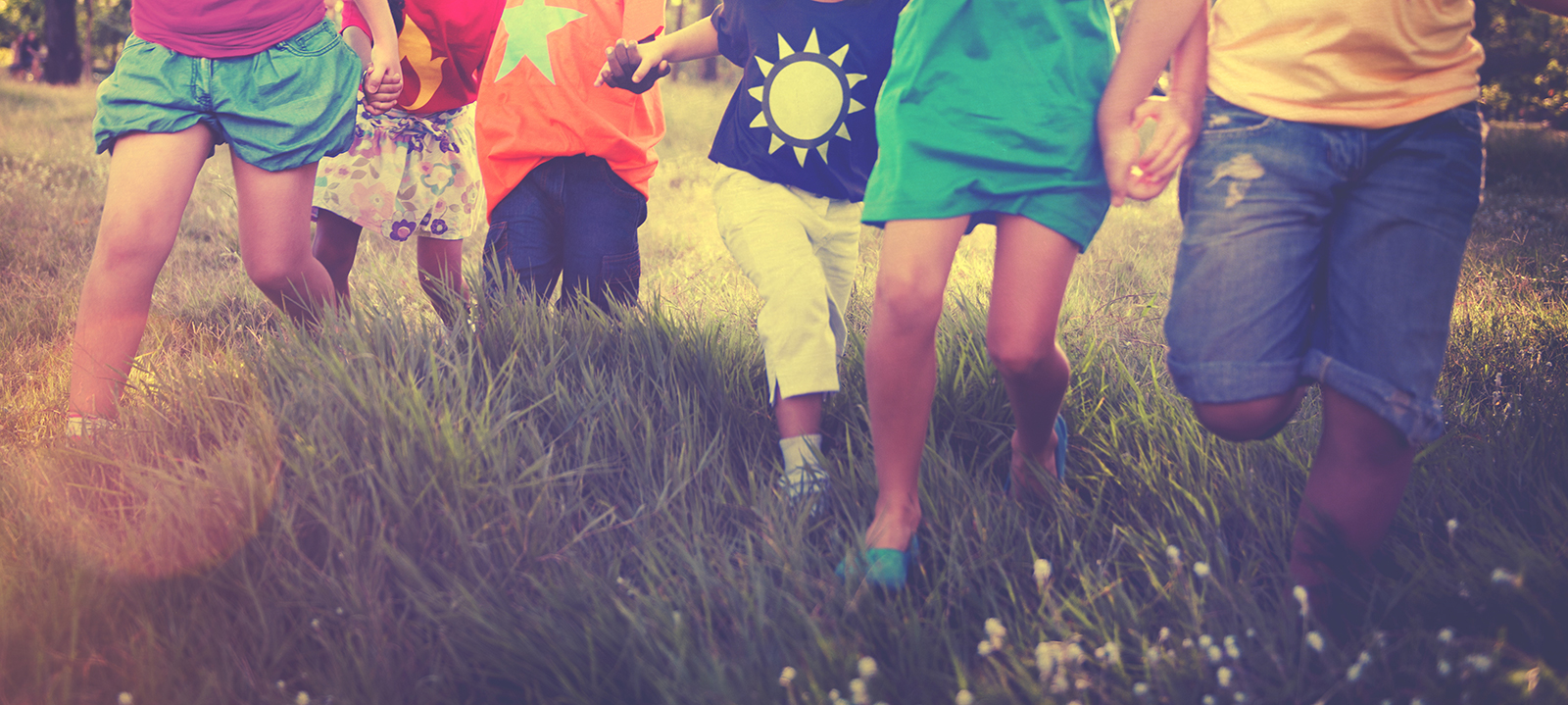 kidsholdinghands